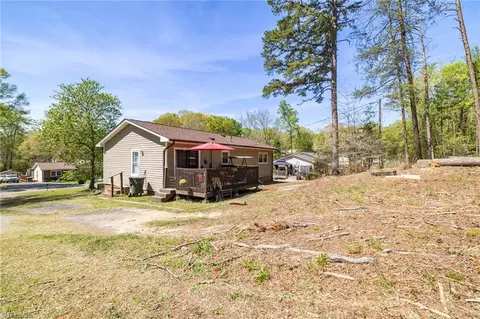Exterior - 1014 Pine Ln, Eden, NC 27288 photo 7 of 9