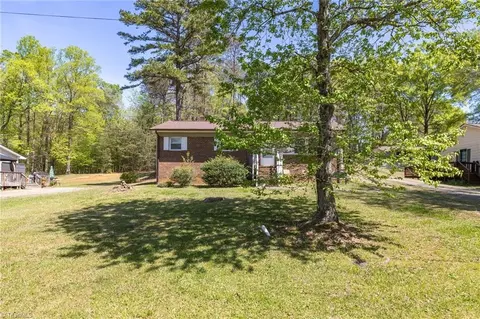 Exterior - 1014 Pine Ln, Eden, NC 27288 photo 2 of 9
