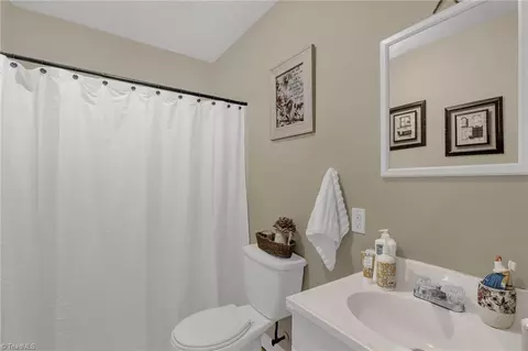 Bath - 1014 Pine Ln, Eden, NC 27288 photo 1 of 2