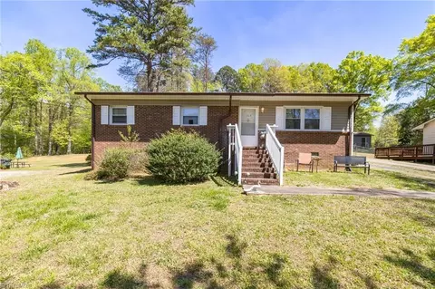 1014 Pine Ln, Eden, NC 27288
