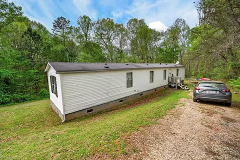 310 Southridge Dr, Mount Airy, NC 27030