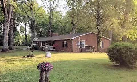 120 Five Oaks Dr, King, NC 27021