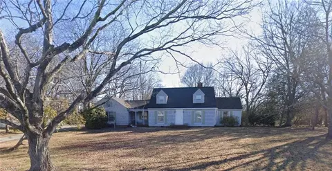 312 Pineywood Rd, Thomasville, NC 27360