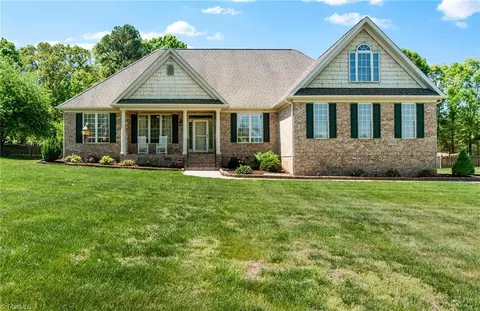 160 Serenity Pointe Dr, Kernersville, NC 27284