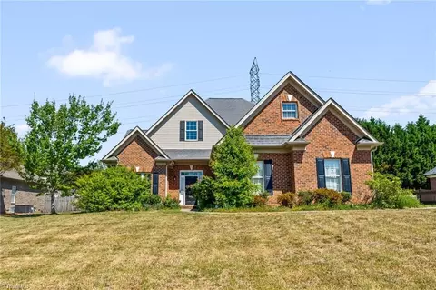 135 Oak Run Ct, Lewisville, NC 27023