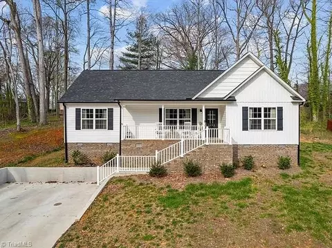 1592 Brookdale Dr, Asheboro, NC 27205