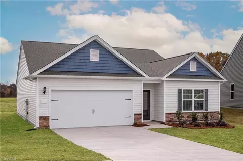 224 Macintosh Dr, King, NC 27021 photo 2