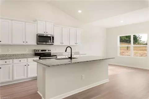 224 Macintosh Dr, King, NC 27021 photo 6