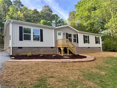 5640 Plantation Dr, Trinity, NC 27370 photo 2