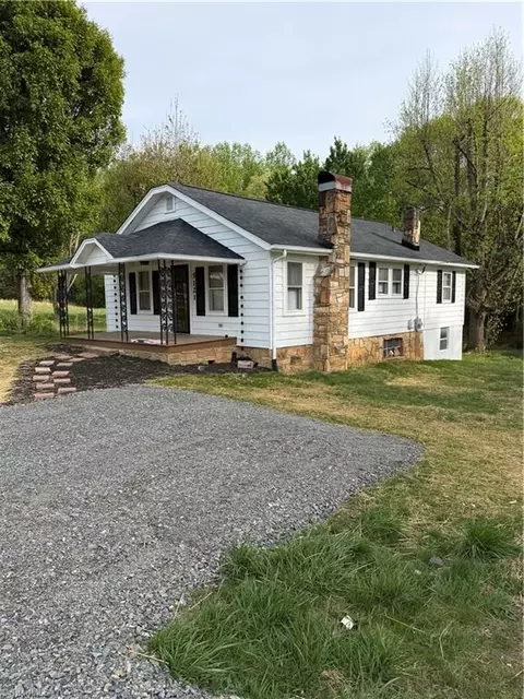 5121 Center Rd, Jonesville, NC 28642