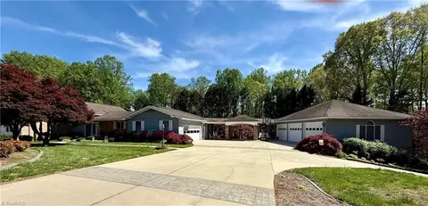 321 Pineview Dr, Mount Airy, NC 27030