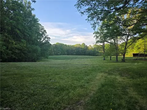 2901 Seats Rd, Yadkinville, NC 27055