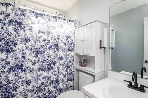 Bath - 204 Oak Forest Ln, Trinity, NC 27370 photo 2 of 3