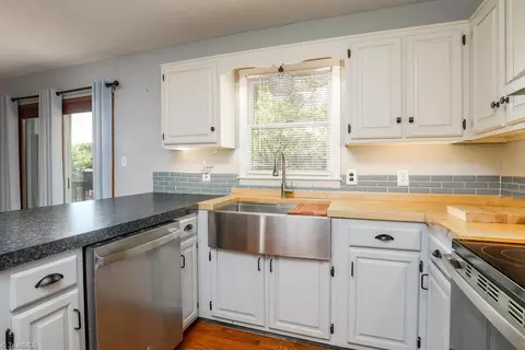 Kitchen - 204 Oak Forest Ln, Trinity, NC 27370 photo 2 of 2