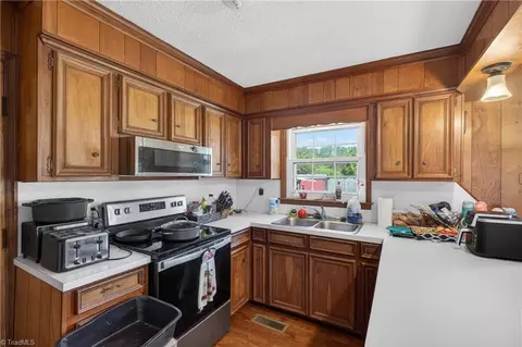 Kitchen - 4239 Brown Loop, Randleman, NC 27317 photo 2 of 2