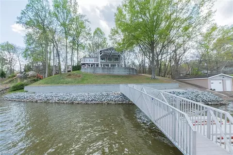 362 Hillview Dr, Lexington, NC 27292