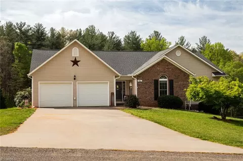 611 Briar Creek Dr, North Wilkesboro, NC 28659