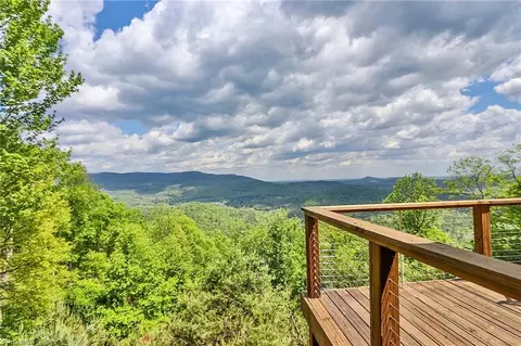 1401 Greenstreet Dr, Traphill, NC 28685