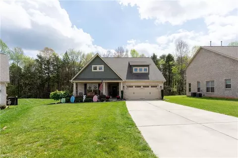 4593 Olivine Ln, Pfafftown, NC 27040