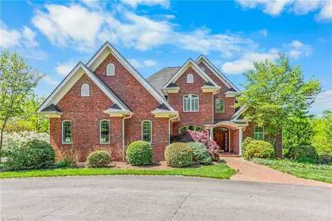 537 Montclaire Dr, Mount Airy, NC 27030