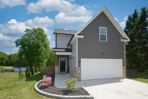 711 Korner Rock Rd, Kernersville, NC 27284