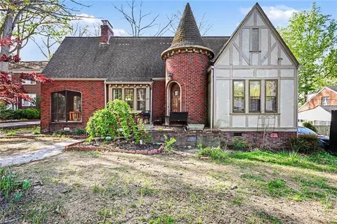 221 Spring St, Thomasville, NC 27360
