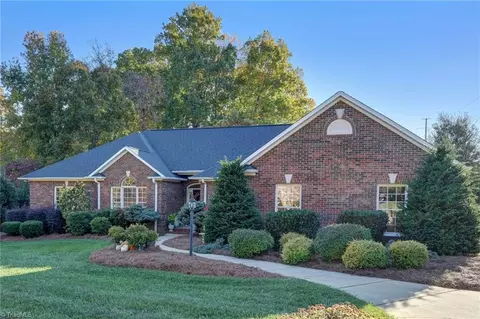 203 Stonebury Ct, Reidsville, NC 27320