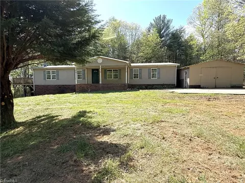 1990 Billings Hill Church Rd, Traphill, NC 28685