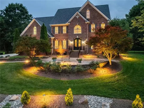 7809 Charles Place Dr, Kernersville, NC 27284