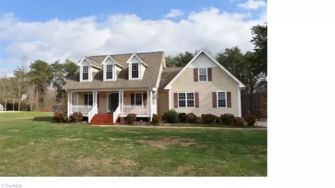 1210 Foxhaven Dr, Greensboro, NC 27455