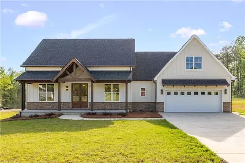 4211 Gracewood Farm Dr, Winston Salem, NC 27101