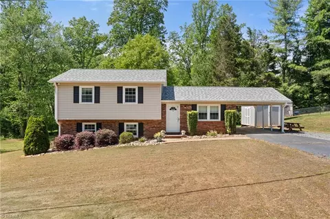 606 Merriweather Dr, King, NC 27021