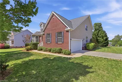 319 Ironwood Dr, Thomasville, NC 27360