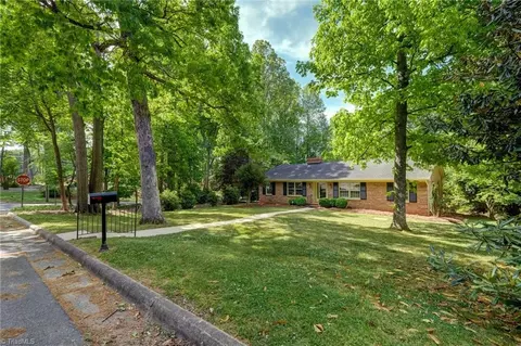 901 Country Club Dr, Reidsville, NC 27320