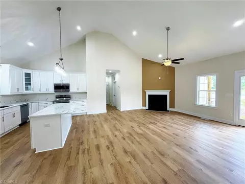 129 Legacy Ln, Eden, NC 27288