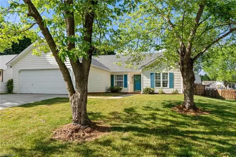 808 Eagle Point Dr, Kernersville, NC 27284