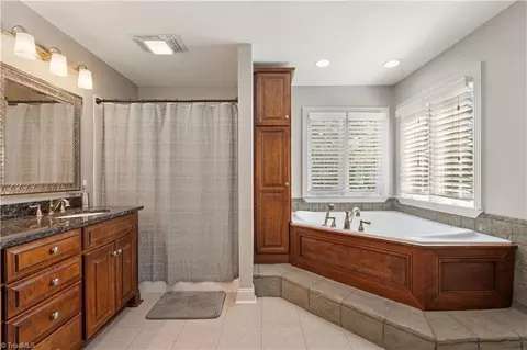 Bath - 310 Cascade Dr, High Point, NC 27265 photo 2 of 3