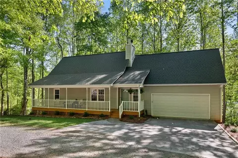 5220 Dartmoor St, Winston Salem, NC 27106