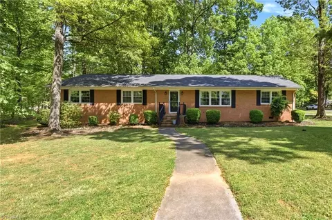 504 Greenbriar St N, Liberty, NC 27298
