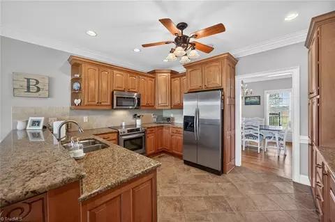 Kitchen - 363 Kiger Rd, Pinnacle, NC 27043 photo 3 of 5