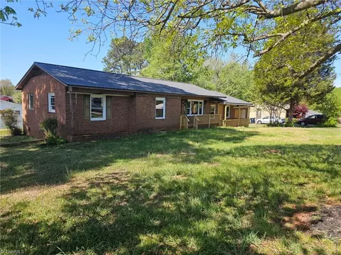 101 Markwood Ln, Lexington, NC 27295