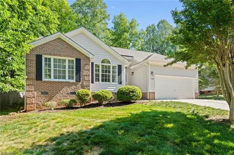 6408 Ivystone Dr, Jamestown, NC 27282