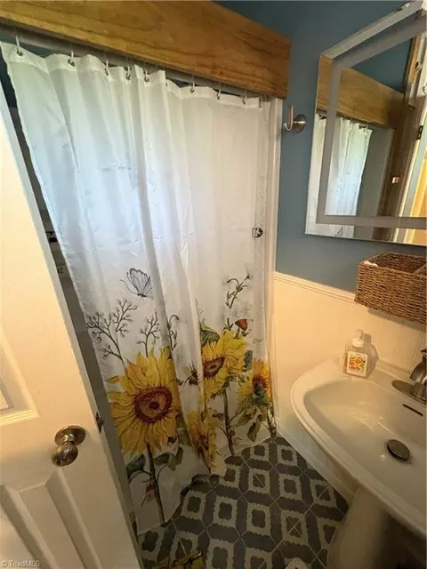 Bath - 4738 Peace Rd, Trinity, NC 27370 photo 3 of 4