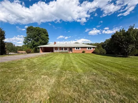 5305 Belews Creek Rd, Walkertown, NC 27051