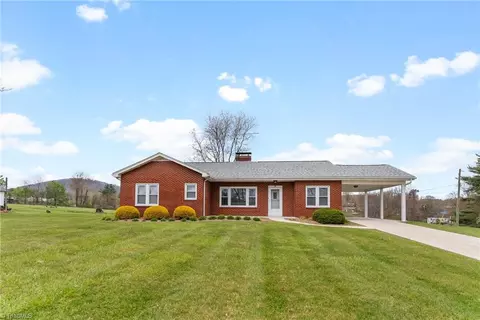 59 Memorial Park Dr, Sparta, NC 28675