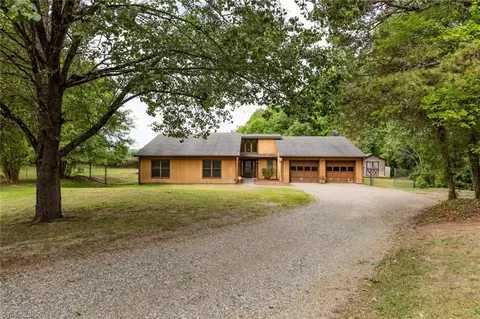 2234 Venus Rd, Kernersville, NC 27284