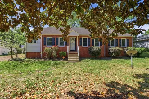 1005 Florida St W, Greensboro, NC 27403