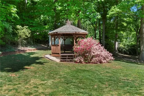 5245 Seward Cir, Pfafftown, NC 27040