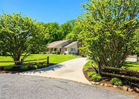 101 Ridgewood Dr, North Wilkesboro, NC 28659