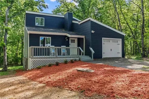 646 Country Club Dr, State Road, NC 28676